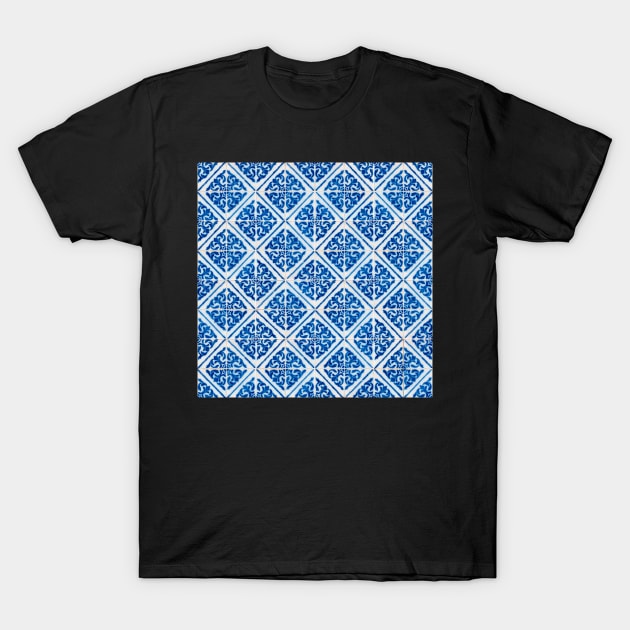 Seamless tile pattern T-Shirt by homydesign